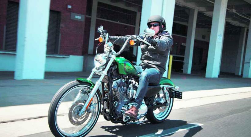 HARLEY DAVIDSON SPORTSTER SEVENTY TWO 