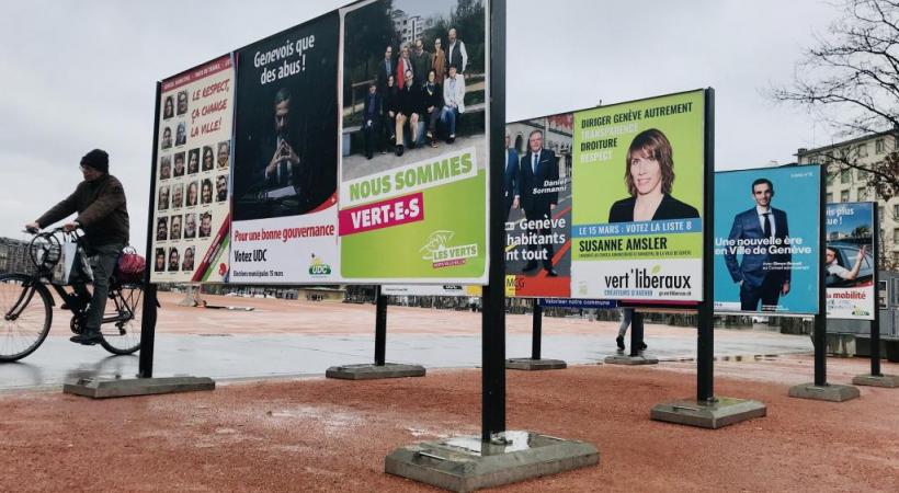Affiches électorales des municipales de 2020. Les électeurs retourneront aux urnes, le 7 mars prochain, pour l’élection complémentaire du Conseil d’Etat. FRANCIS HALLER