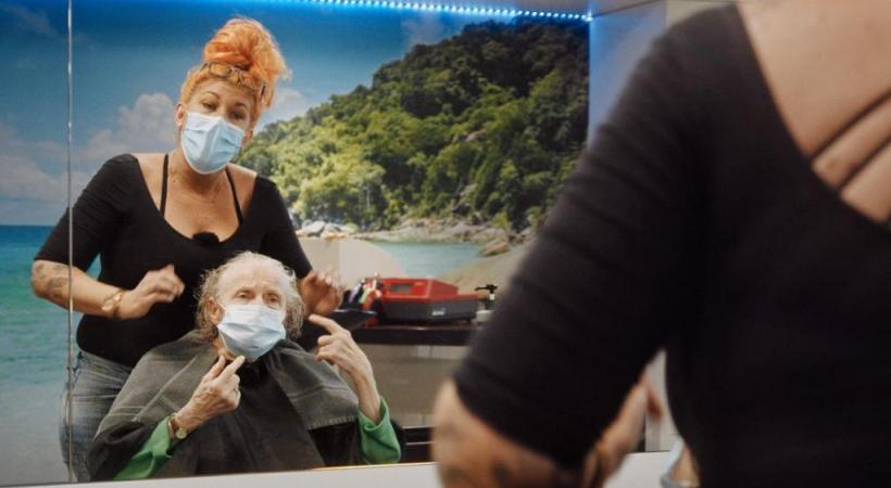 Le court métrage «Zum Coiffeur» a été réalisé par Bettina Oberli. SSR