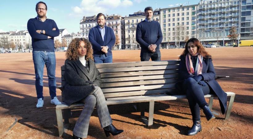 Les cinq représentants du collectif Loisirs Genève (de g. à d. Gian Pinösch, Noémie Benhamou, Pierre-Yves Chomarat, Yan Favier et Marine Sinclair)  juste après leur rencontre, le 8 janvier, 