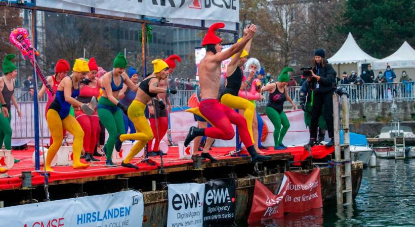 La plupart des nageurs sont déguisés. S. CHOLLET