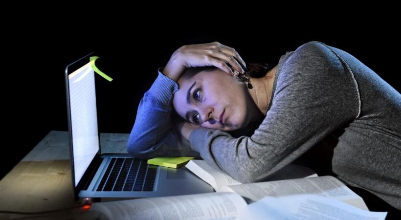 Pas évident de se motiver pour assister aux cours... depuis la maison. 123RF/OCUSFOCUS