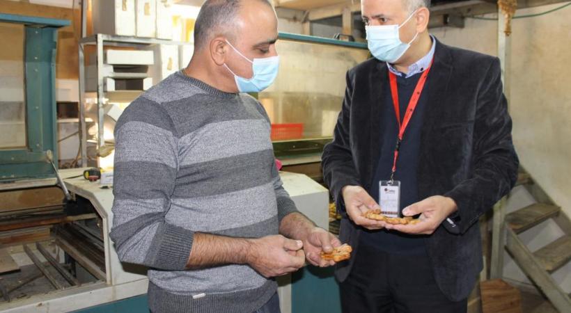 (à droite), qui pilote l’initiative pour Caritas. 