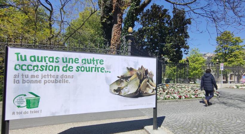 Une affiche de la campagne pour le tri des déchets. Plus de 80% des Genevois bénéficieront gratuitement des nouveaux sacs à compost. MP