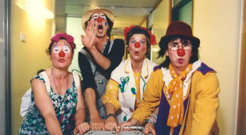 Gertrude, Tao, Serpillette et Sidonie lors de la première année d’existence d’Hôpiclowns en 1996. DR
