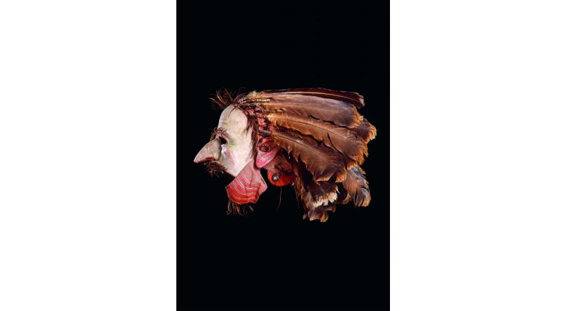 En mettant en lumière des masques, l’exposition est tristement actuelle. DR