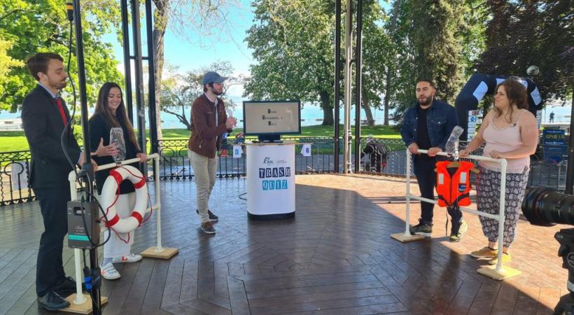 Les humoristes Cinzia Cattaneo (à gauche) et Nadim Kayne (à droite) participent au Trash Quiz. ASL