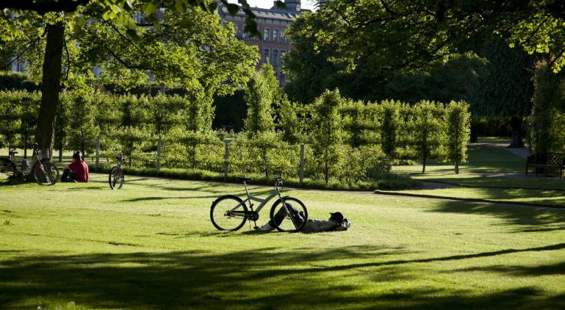 La célèbre sirène fêtera son 101e anniversaire . OT COPENHAGUE La capitale danoise compte de nombreux parcs. Ici les Jardins du roi. NICOLEI PERJEISI/DR Le célèbre Nyhavn avec ses maisons aux couleurs vives et ses terrasses. KIM WYON/OT COPENHAGUE 