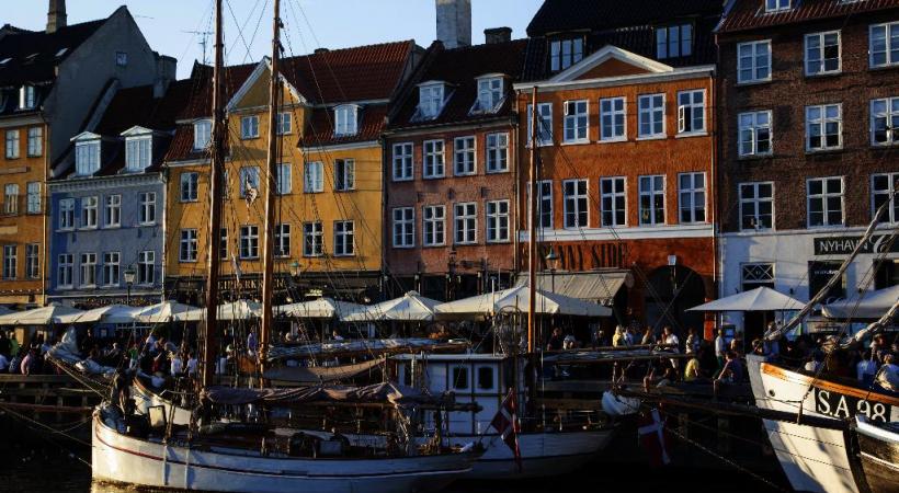 La célèbre sirène fêtera son 101e anniversaire . OT COPENHAGUE La capitale danoise compte de nombreux parcs. Ici les Jardins du roi. NICOLEI PERJEISI/DR Le célèbre Nyhavn avec ses maisons aux couleurs vives et ses terrasses. KIM WYON/OT COPENHAGUE 