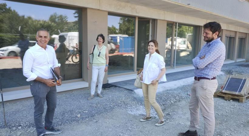 Les travaux s’achèvent dans l’immeuble qui accueillera ses locataires début septembre.  De g.à d.: Federico Neder, Sheila Buemi-Moore, Anne Carron et Thibault de Reure.