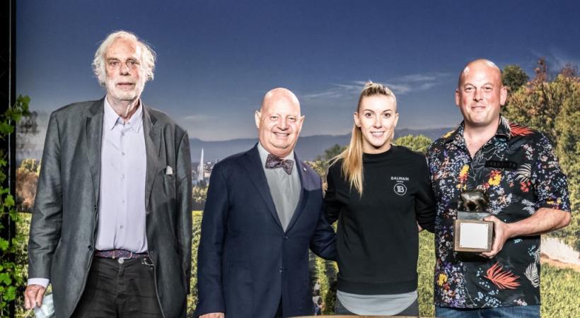 De gauche à droite: l’acteur Jean-Luc Bideau, Eric Leyvraz du Domaine des Bossons, la footballeuse Léonie Fleury 