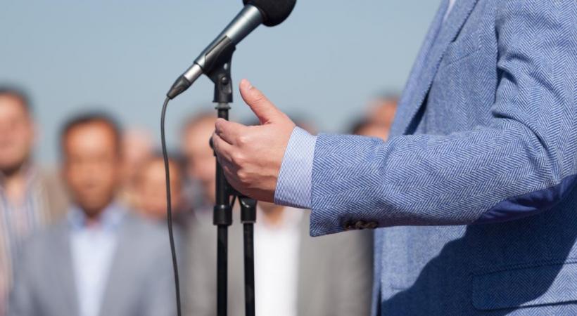 Le poids de la morale dans le discours public devient parfois insupportable. 123RF