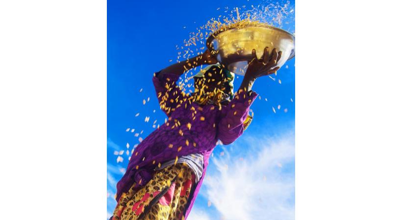 L’artiste photographe féministe YaceBanks raconte la condition des femmes vivant 