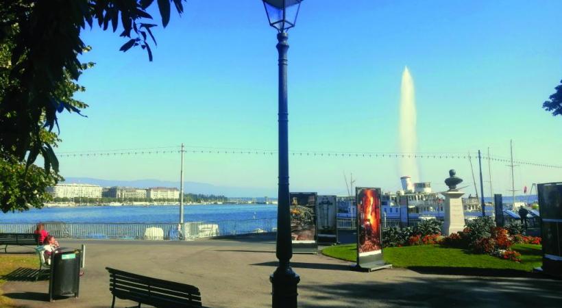 Equipés de LED, les nouveaux candélabres sont notamment en cohérence avec la fontaine, 