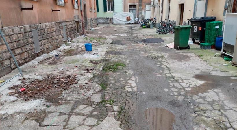 D’après la régie, cet espace nécessiterait un traitement spécifique  qui fait gonfler la facture. TR