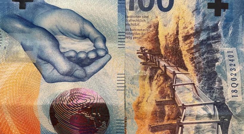 Détail d’un billet de 100 francs. Le Canton, avec une dette de 12,8 milliards, érige l’emprunt massif en philosophie d’Etat. DR 