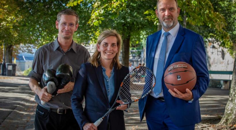 Le président du fonds cantonal d’aide aux sports, Frédéric Renevey, la conseillère administrative, Marie Barbey-Chappuis, et le conseiller d’Etat Thierry Apothéloz. STéPHANE CHOLLET