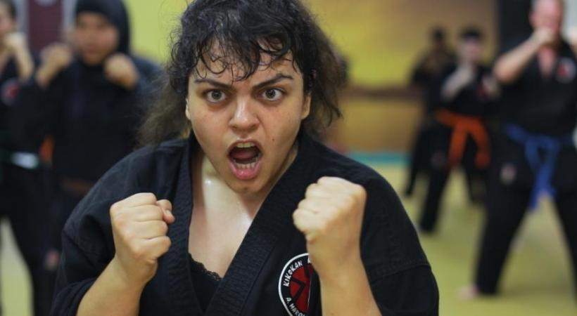 «Nico» dresse le portrait d’une femme courageuse qui se révolte contre les préjugés. DR