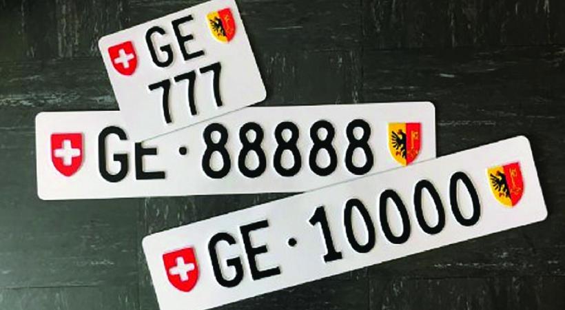 Les ventes aux enchères de plaques d’immatriculation rapportent en moyenne  près de 40’000 francs par année. DR