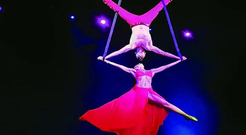 Des numéros époustouflants tels que le duo Ivanov qui évolue dans les airs avec des sangles. DR
