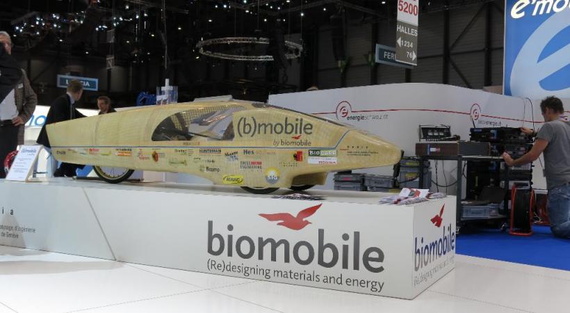 Miss Suisse romande, Souheila, figure parmi les pilotes bénévoles de ce véhicule destiné  à des compétitions de consommation. DR 