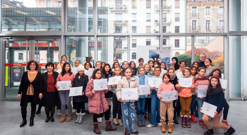 Les nombreuses participantes ont pris la pose lors de la cérémonie de fin de session 2022.  