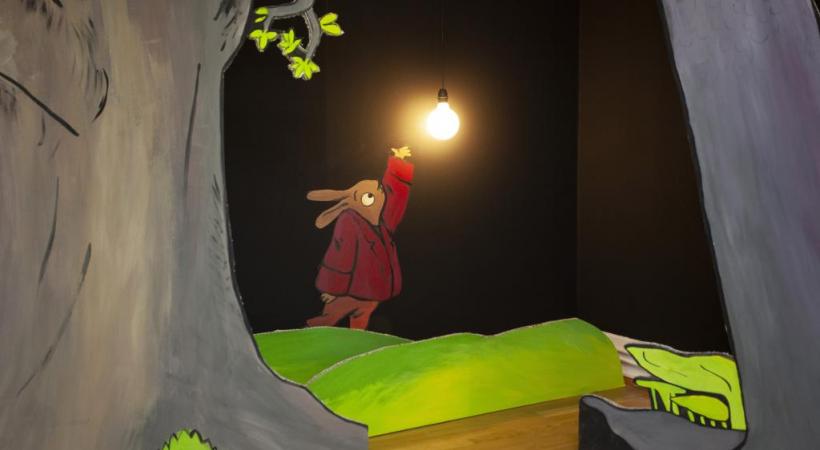 De nombreuses thématiques de la littérature jeunesse sont abordées.  Ici «Ein Licht im Wald», de Raphaël Kolly. EDI ETTLIN