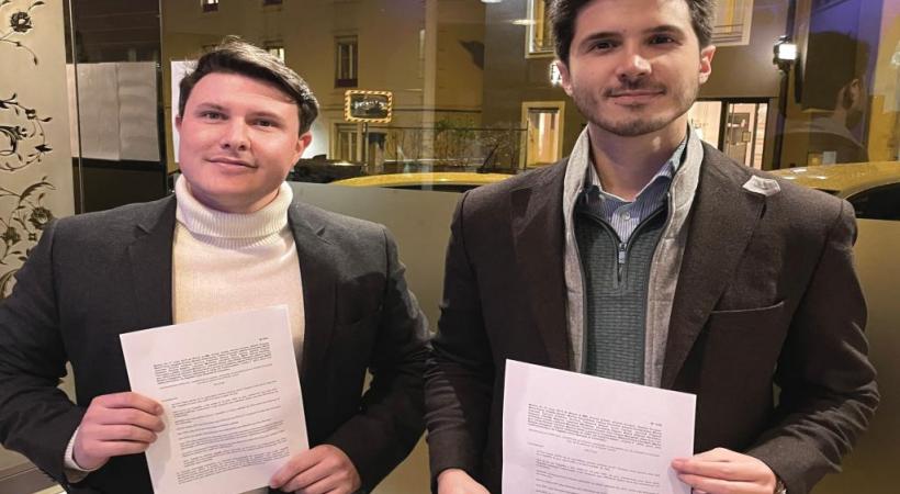 Le conseiller municipal PLR en Ville de Genève Kevin Schmid et le vice-président du parti cantonal, Darius Azarpey. DR