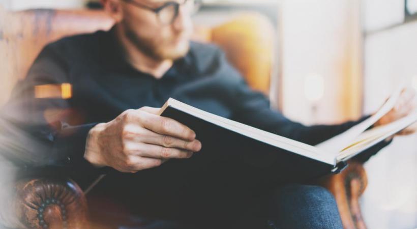 Lire, lire et encore lire pour mieux comprendre les guerres. 123RF 