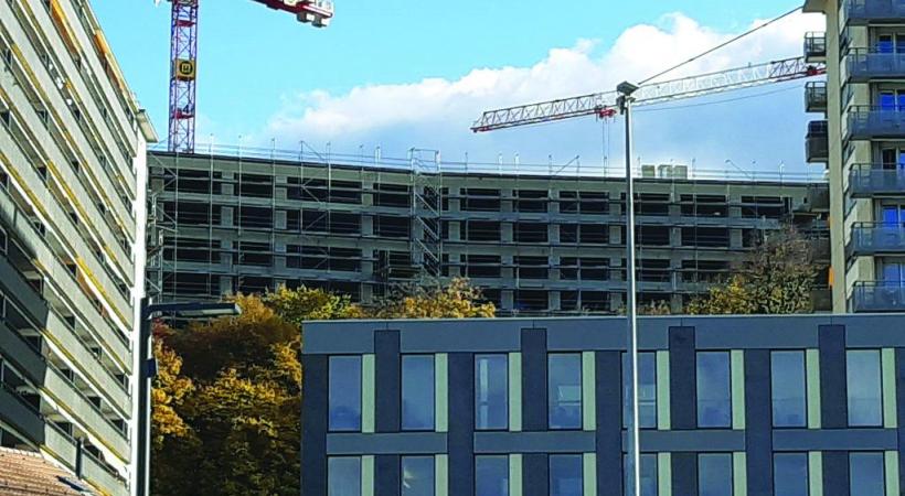 Le quartier des Allières et son nouveau visage se voient de loin en raison de la hauteur des immeubles. TR