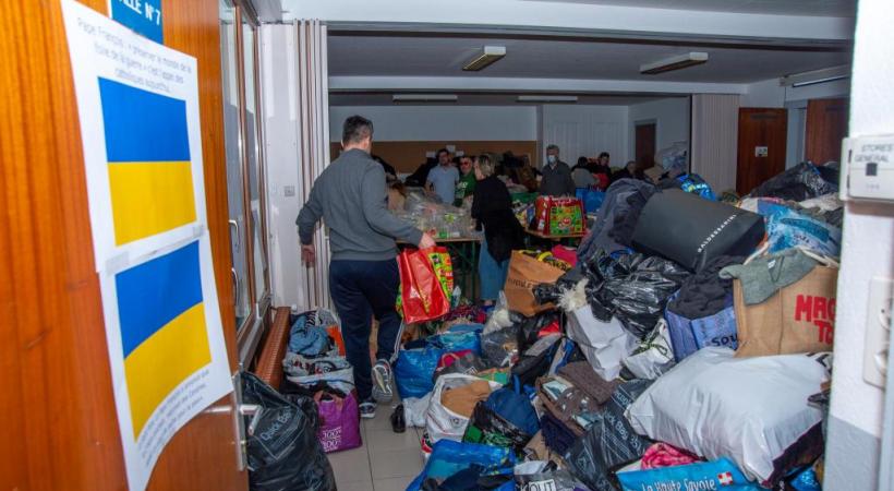 A la paroisse Saint-Clotilde, on s’active pour trier les sacs qui s’entassent. STéPHANE CHOLLET