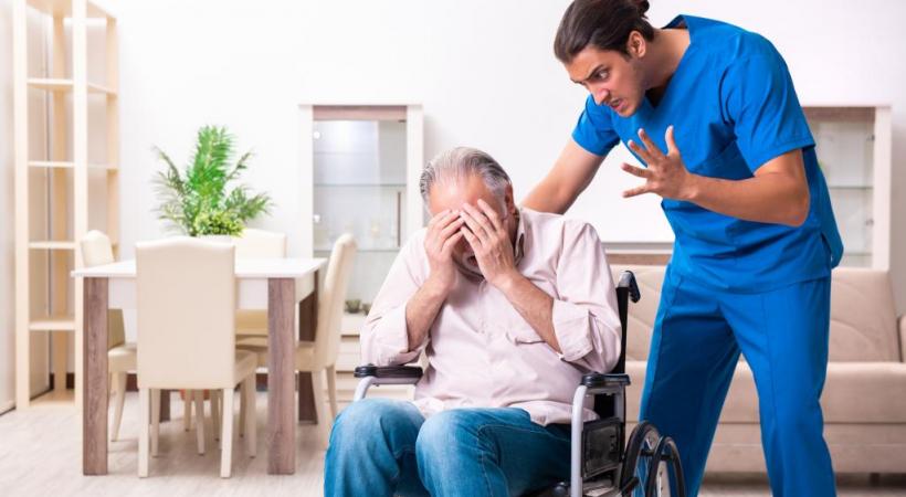 De nombreux mécanismes de contrôle sont déployés pour protéger les personnes âgées. 123RF