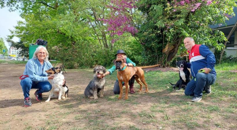 Florence Nussberger, au centre, entourée de deux autres membres du collectif.TR