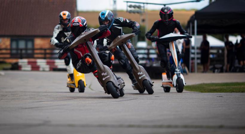 Ces bolides peuvent atteindre 100 km/h. DR