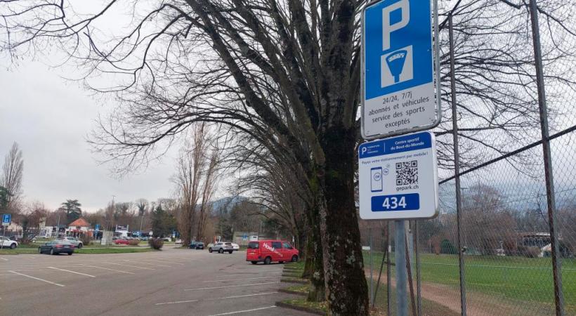 Au stade du Bout-du-Monde, le parking  a vu sa fréquentation fortement diminuer. HR