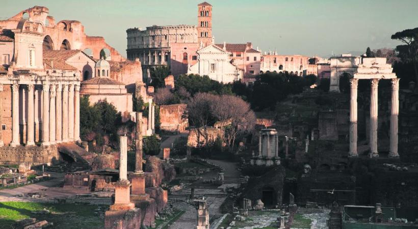 Un patrimoine culturel inégalable. SWISS/DR Le Tibre, une part de l’âme romaine. FLORENT SOLAISE Une vie nocturne intense. SWISS/DR Le château et le pont de Saint-Ange. DR 