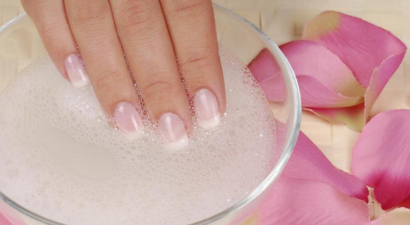 Prêter attention à ses mains et à ses ongles est important dans notre société. ISTOCK 