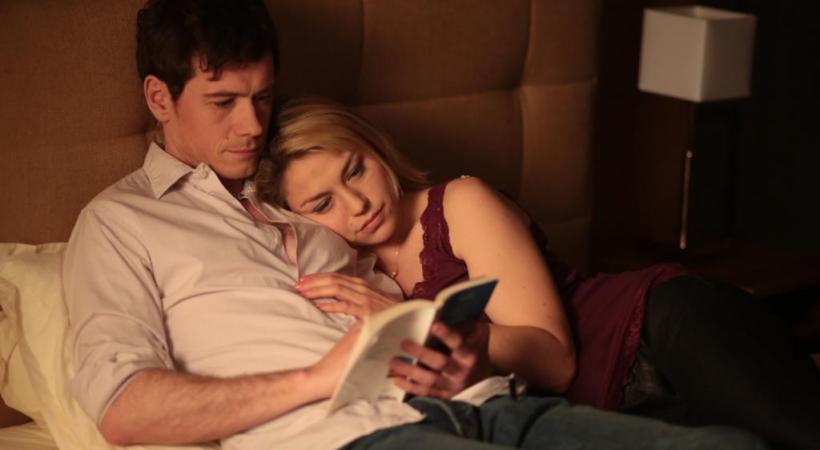 Loïc Corberry et Emilie Dequenne dans le rôle d’un couple que tout, apparemment, sépare. DR 