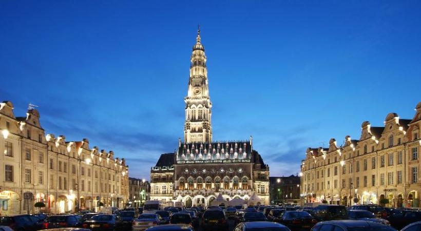 Le cap Blanc-Nez. NPDC- ÉRIC DESAUNOIS La Grand-Place de Lille, lieu incontournable pour les visiteurs. OT LILLE/MAXIME DUFOUR Bergues a servi de décor au film «Bienvenue chez les Ch’tis». NPDC - FRÉDÉRIK ASTIER 