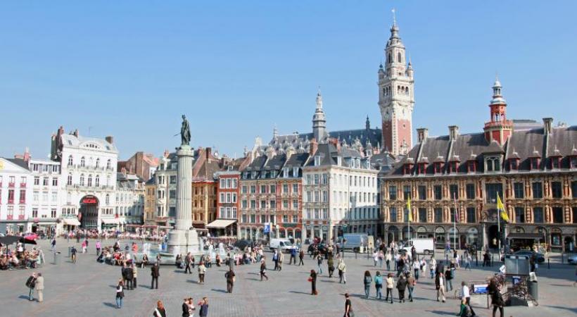 Le cap Blanc-Nez. NPDC- ÉRIC DESAUNOIS La Grand-Place de Lille, lieu incontournable pour les visiteurs. OT LILLE/MAXIME DUFOUR Bergues a servi de décor au film «Bienvenue chez les Ch’tis». NPDC - FRÉDÉRIK ASTIER 