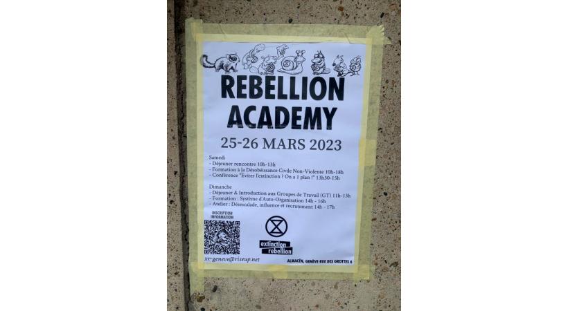 L’affiche placardée dans les rues de la ville invitait à s’inscrire à la «Rebellion académy». HS