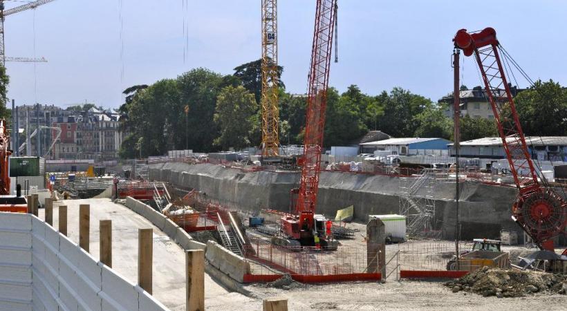 Le chantier du CEVA aura 21 mois de retard. L’UDC et le MCG exigent des explications. DRK 