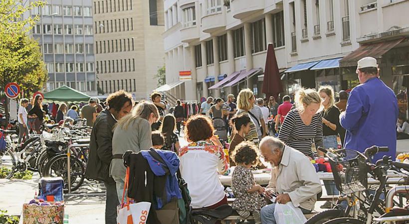 Chacun occupe un bout de rue pour proposer une animation, des jeux ou toute autre activité festive, ludique ou culturelle. VILLE DE GENèVE