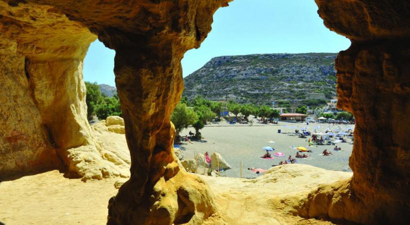 La splendide baie de Balos, l’un des plus beaux lagons de Crète. GNTO/Y. SKOULAS Le centre historique de Corfou abrite un labyrinthe de ruelles étroites. GNTO/M. MITZITHROPOULOS Ruelle fleurie à Rethymnon. GNTO/Y. SKOULAS La forteresse vénitienne de Koules garde l’entrée du port d’Héraklion. GNTO/Y 