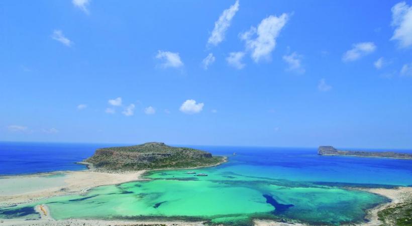 La splendide baie de Balos, l’un des plus beaux lagons de Crète. GNTO/Y. SKOULAS Le centre historique de Corfou abrite un labyrinthe de ruelles étroites. GNTO/M. MITZITHROPOULOS Ruelle fleurie à Rethymnon. GNTO/Y. SKOULAS La forteresse vénitienne de Koules garde l’entrée du port d’Héraklion. GNTO/Y 