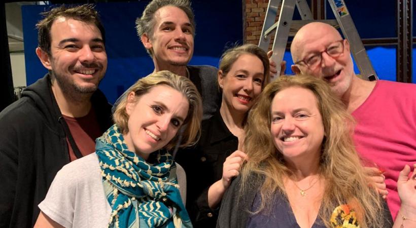 Toute l’équipe de cette comédie subtilement remuante. DR