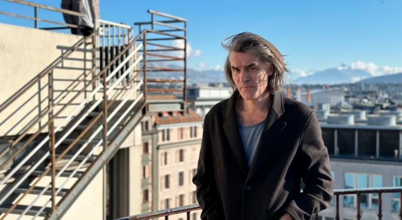 Vincent Coppey (L’Homme) et Eliot Sidler (Le Garçon) en arrière-plan. L. HIRSIG