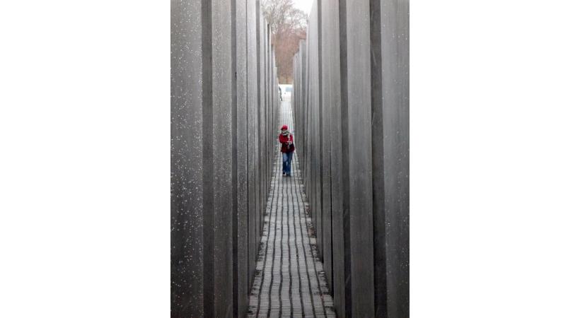 Il est possible de rallier l’île aux musées par bateau. Potsdamer Platz, vitrine du Berlin futuriste. Un ascenseur est intégré dans cet aquarium géant. Alexander Platz a bien changé depuis l’ex-RDA. Le saisissant mémorial de l’Holocauste. 