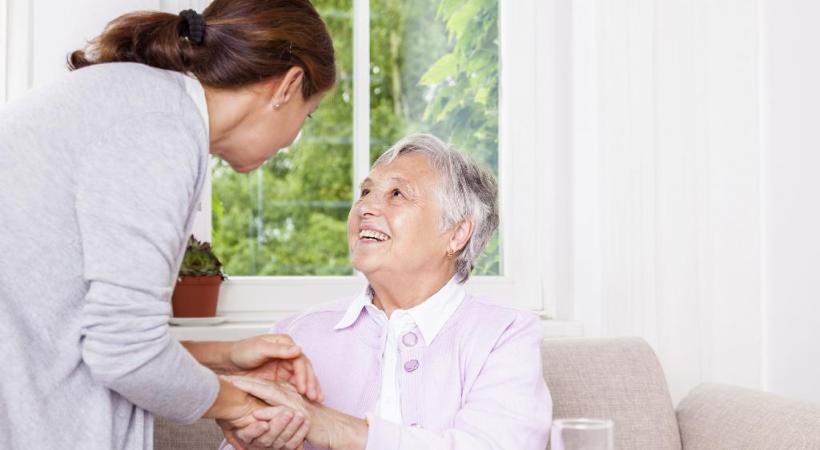 Le plan vise également à développer la solidarité de proximité. ISTOCK/FREDFROESE 