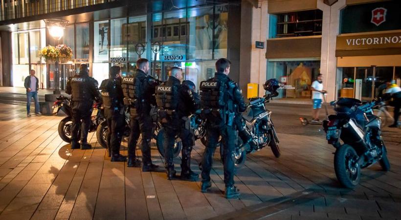 L’imposante mobilisation policière dans  les Rues-Basses. STéPHANE CHOLLET 
